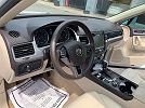 2014 Volkswagen Touareg Luxury image 16