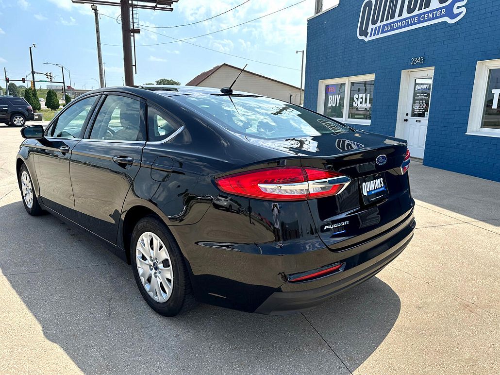 2019 Ford Fusion S image 2