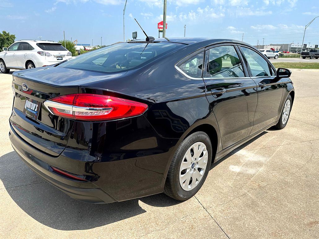 2019 Ford Fusion S image 4