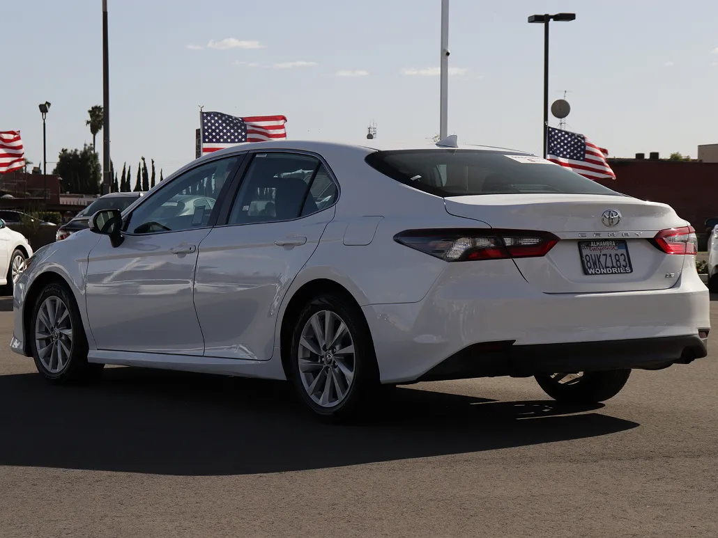 2022 Toyota Camry LE image 5