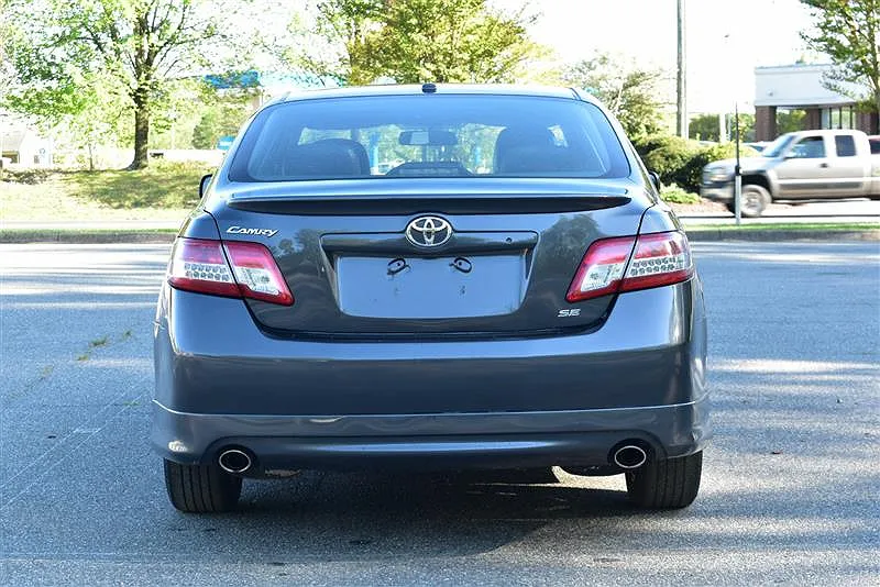 2011 Toyota Camry LE image 5