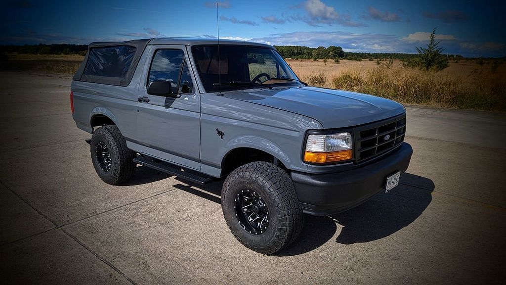 1994 Ford Bronco null image 0