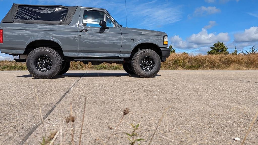 1994 Ford Bronco null image 2