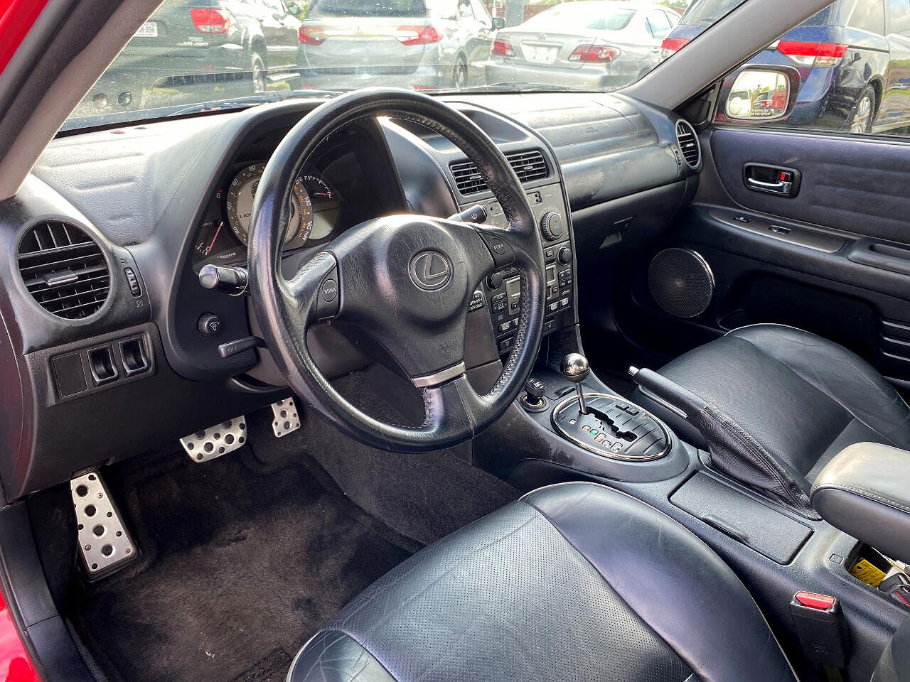 2003 Lexus IS 300 image 4