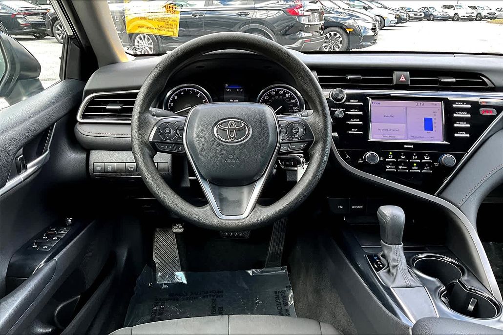 2020 Toyota Camry LE image 4