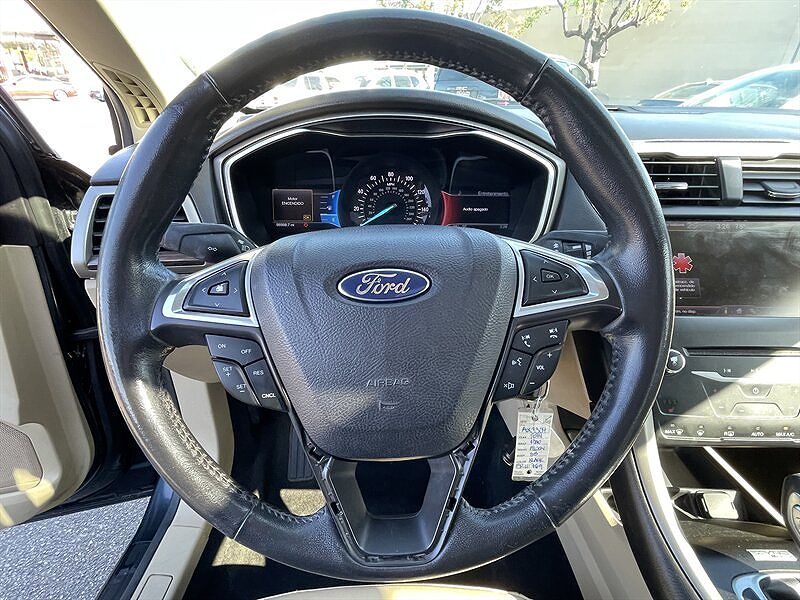 2014 Ford Fusion SE image 25
