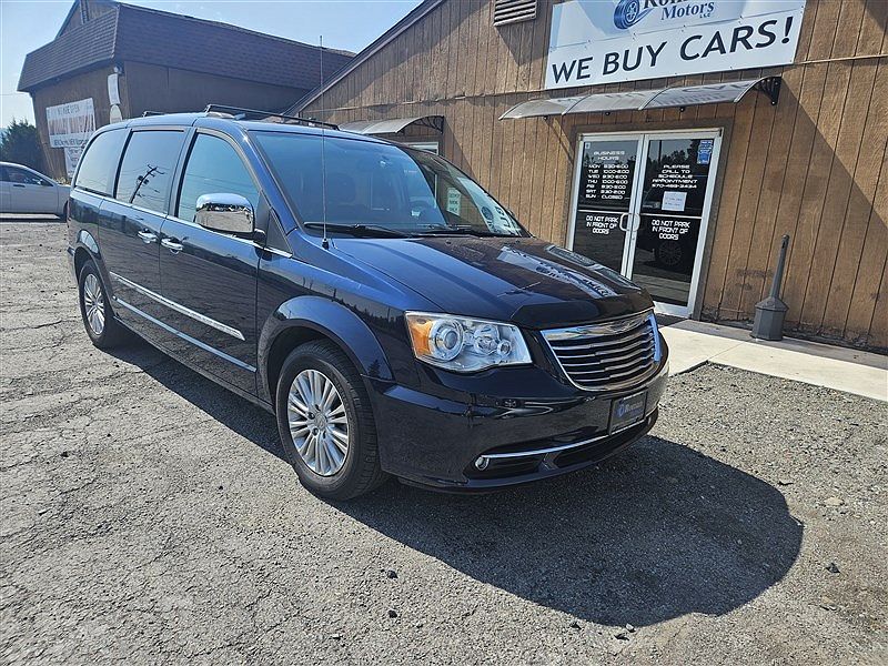 2012 Chrysler Town & Country Limited Edition image 0