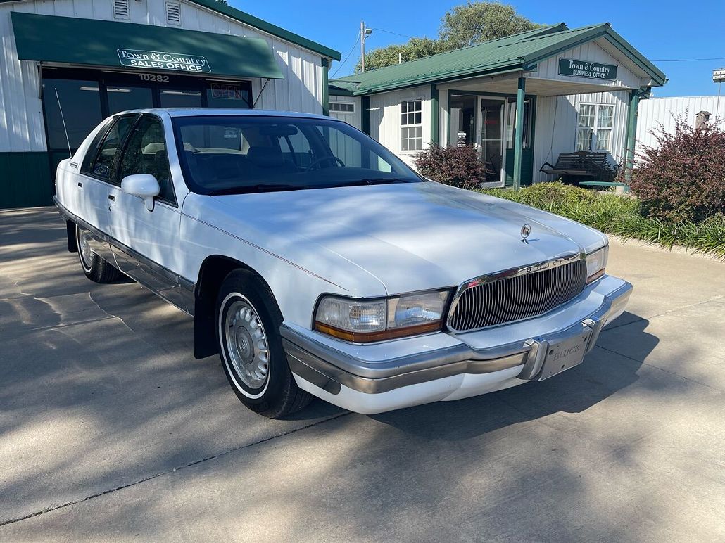 1994 Buick Roadmaster Base image 2