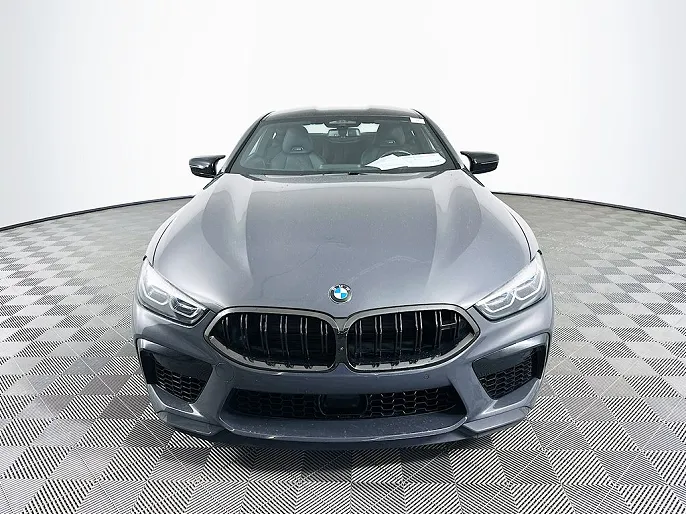 2022 BMW M8