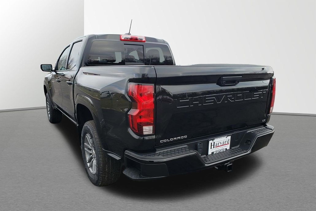 2023 Chevrolet Colorado LT image 3