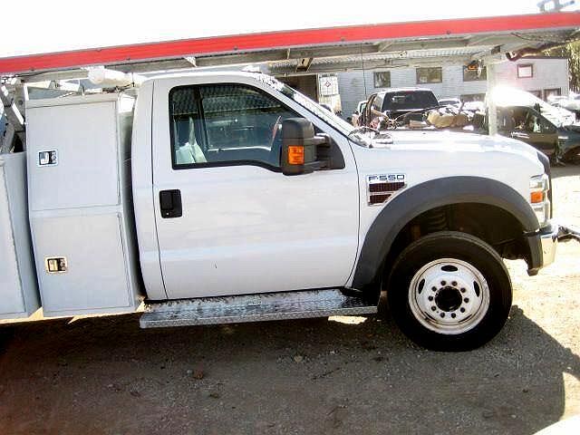 2008 Ford F-550 null image 10