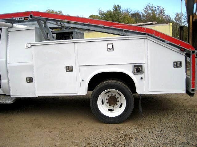 2008 Ford F-550 null image 14
