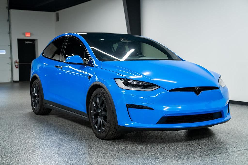 2022 Tesla Model X Plaid image 1