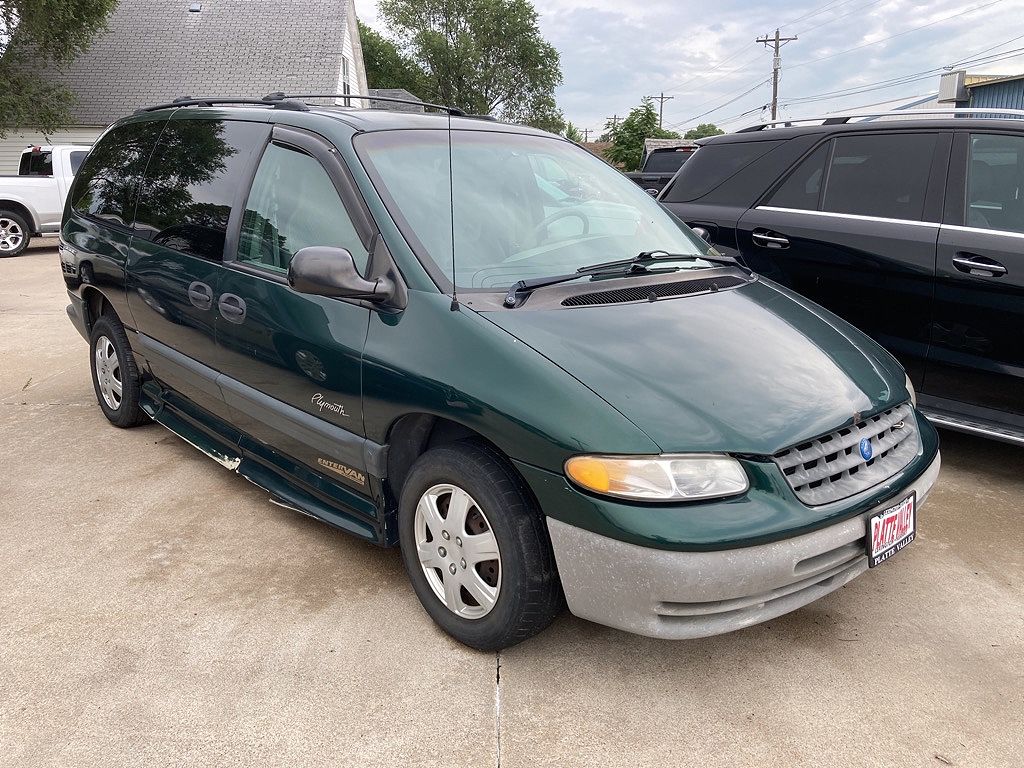 1998 Plymouth Grand Voyager SE image 0