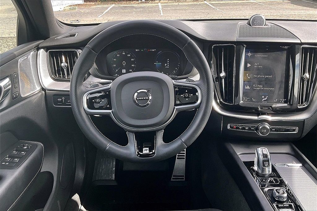 2019 Volvo XC60 T8 R-Design image 5