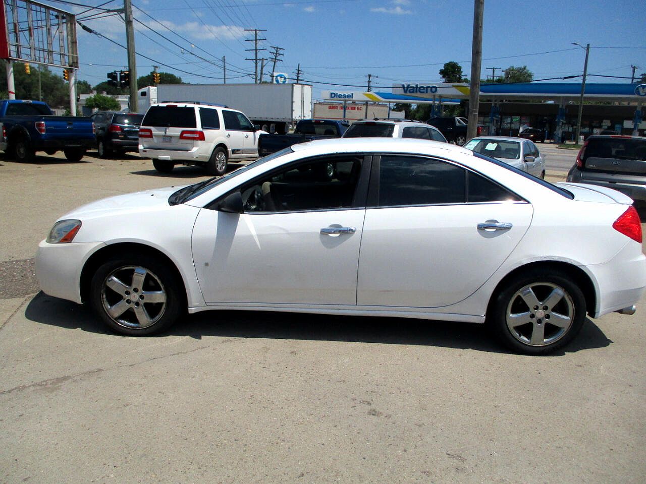 2009 Pontiac G6 null image 3