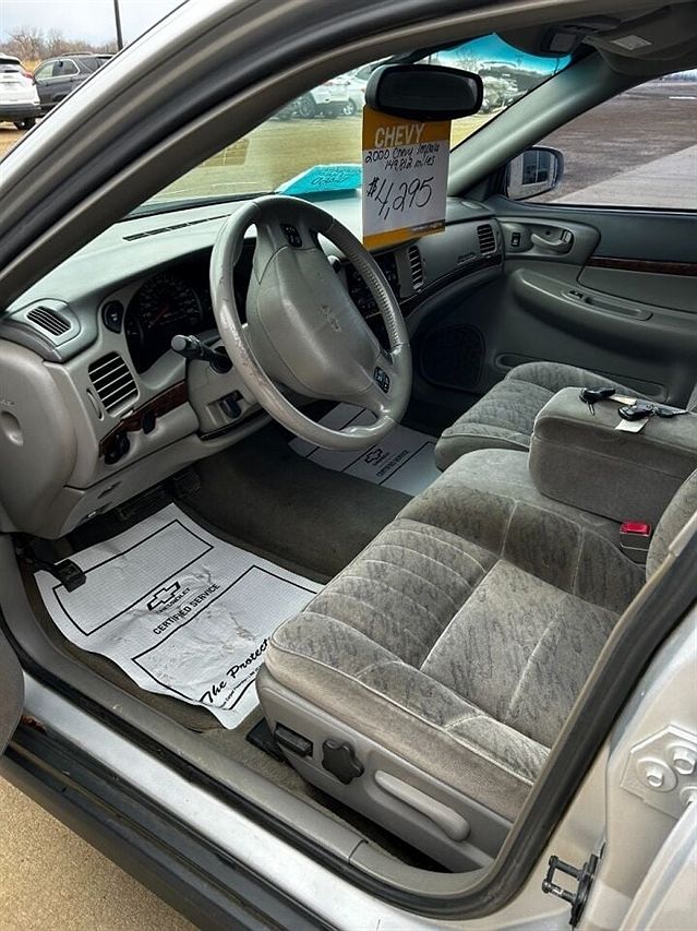 2000 Chevrolet Impala Base image 1