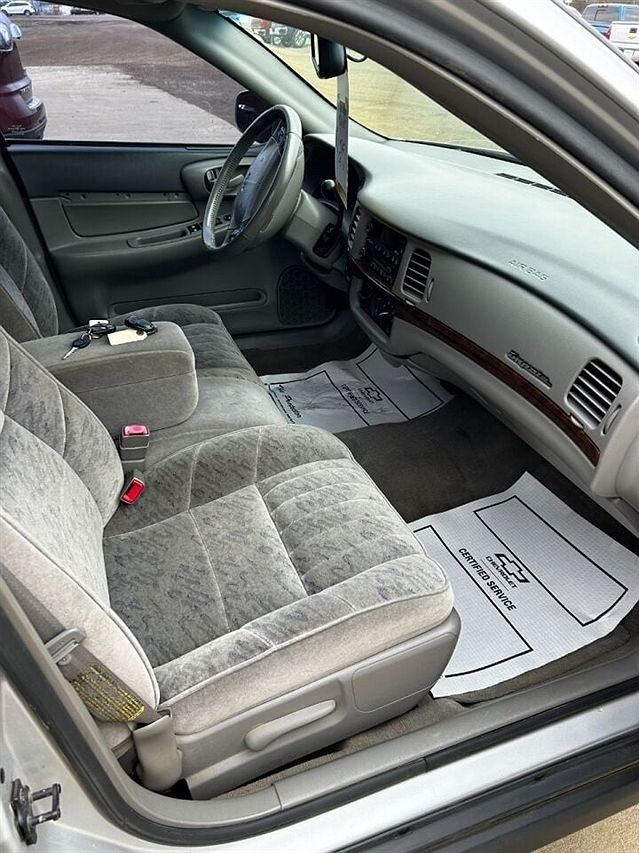 2000 Chevrolet Impala Base image 6