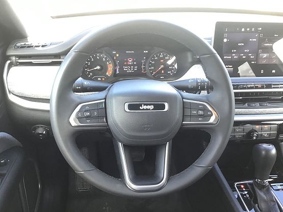 2024 Jeep Compass Latitude photo 11