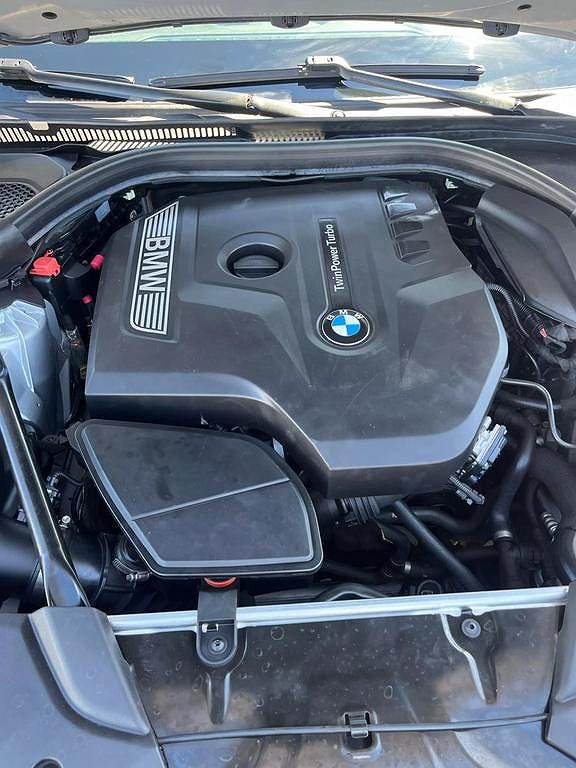 2017 BMW 5 Series 530i image 15