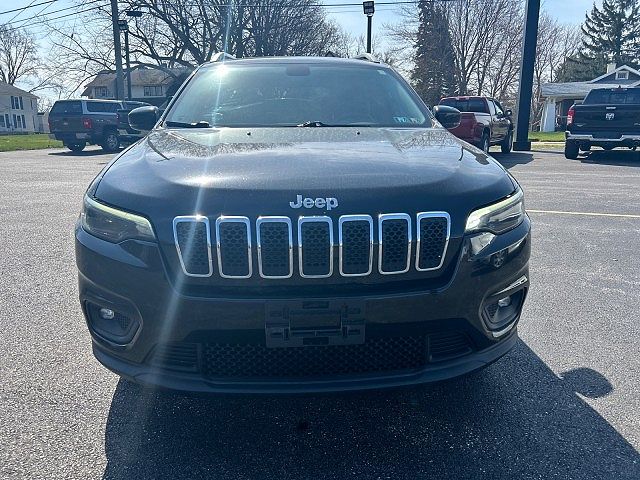 2019 Jeep Cherokee Latitude image 2