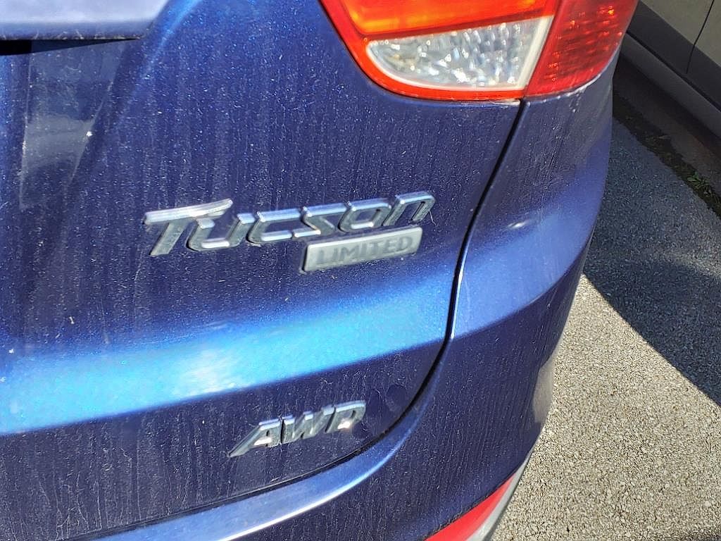 2010 Hyundai Tucson Limited Edition image 2