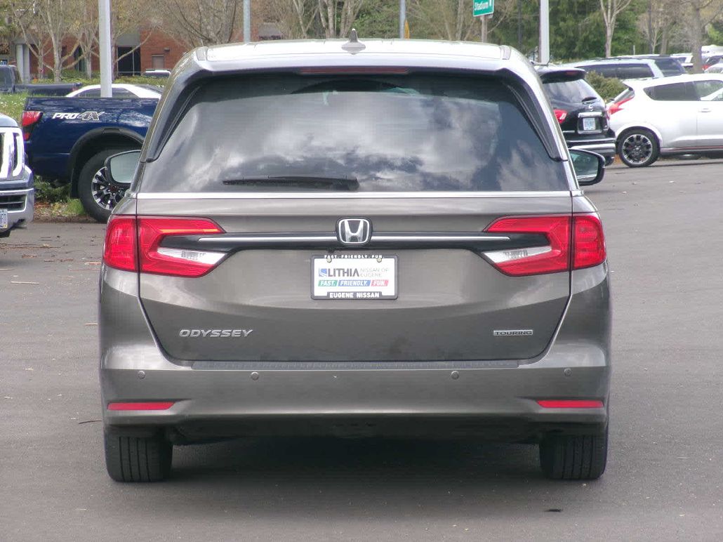 2023 Honda Odyssey Touring image 3