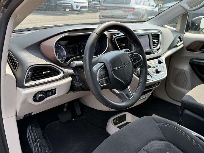 2023 Chrysler Voyager
