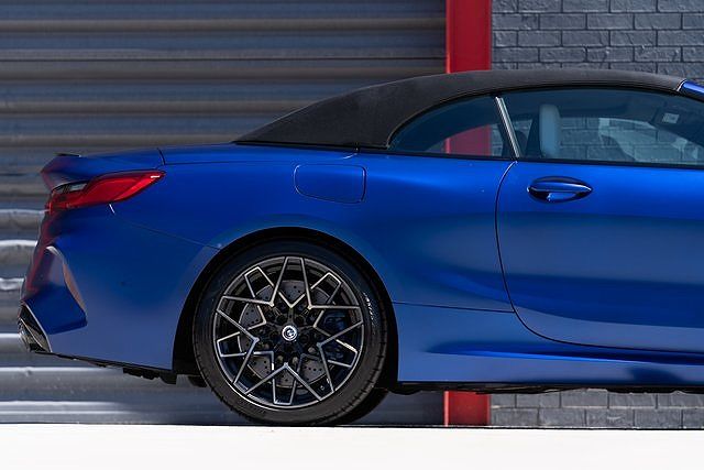2023 BMW M8