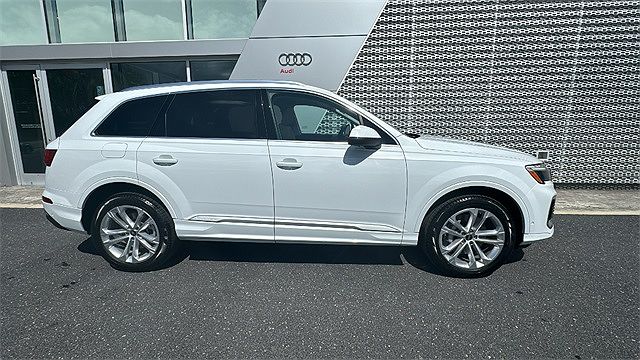 2025 Audi Q7 Premium Plus image 4