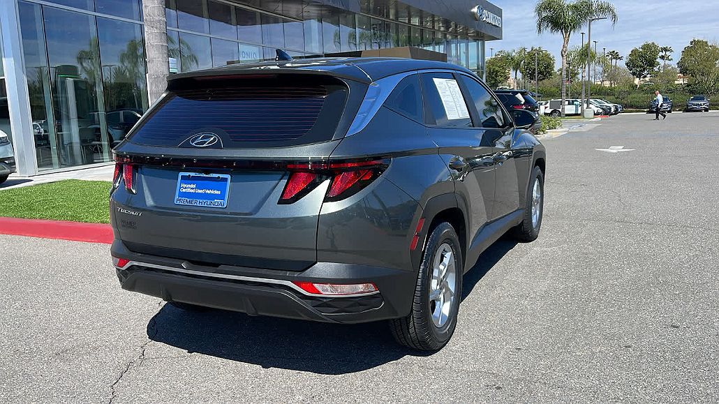 2022 Hyundai Tucson SE image 4
