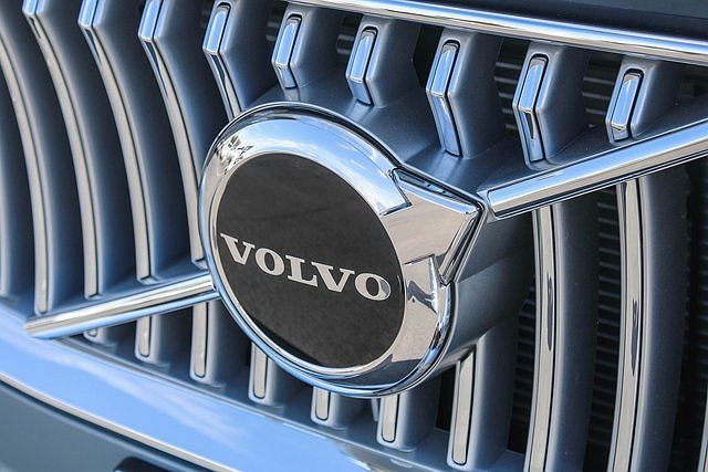 2024 Volvo XC90 T8 Core image 4