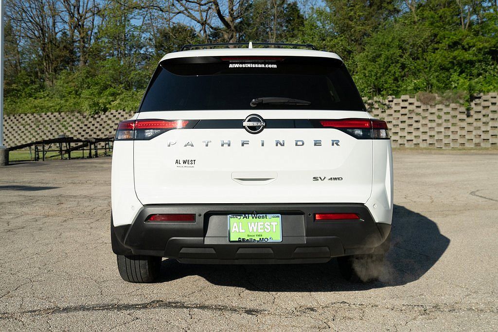 2022 Nissan Pathfinder SV image 4