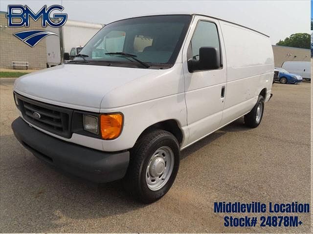 2005 Ford Econoline E-150 image 0