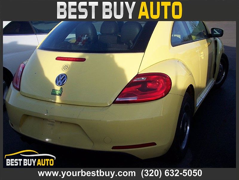 2012 Volkswagen Beetle Base image 2