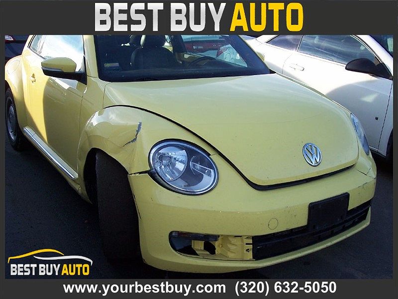 2012 Volkswagen Beetle Base image 3