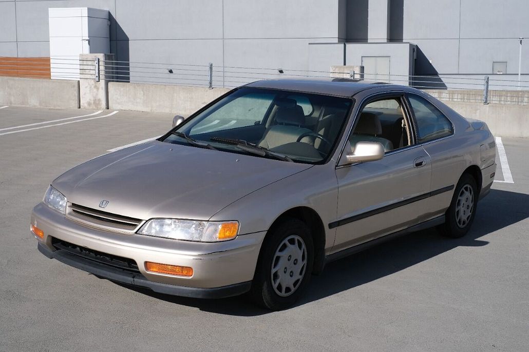 1994 Honda Accord LX image 0