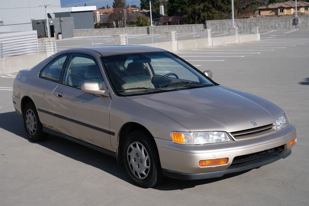 1994 Honda Accord LX image 1