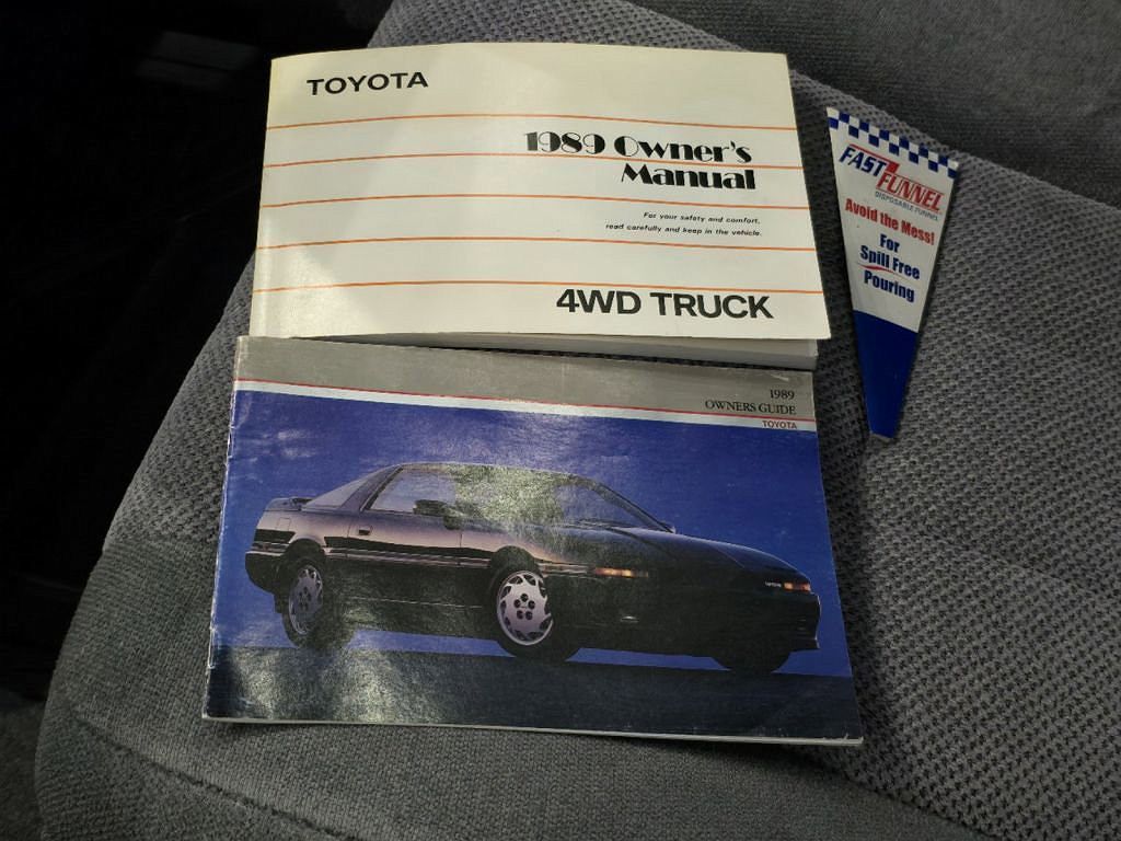 1989 Toyota Pickup SR5 image 12