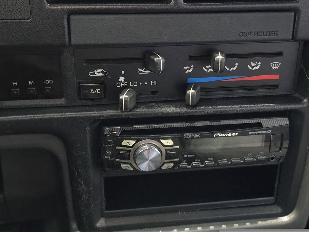 1989 Toyota Pickup SR5 image 4