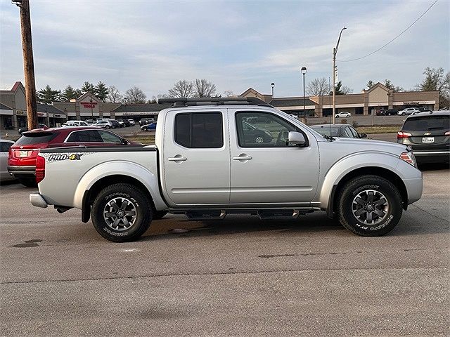 2017 Nissan Frontier PRO-4X image 3