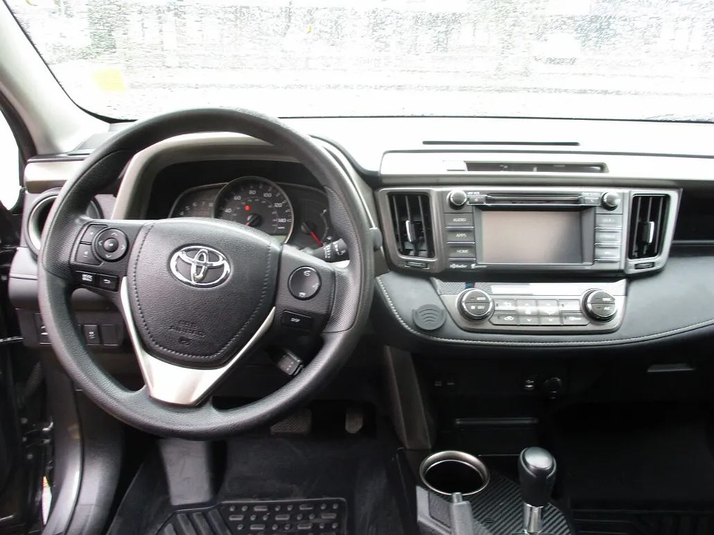 2014 Toyota RAV4 XLE image 5