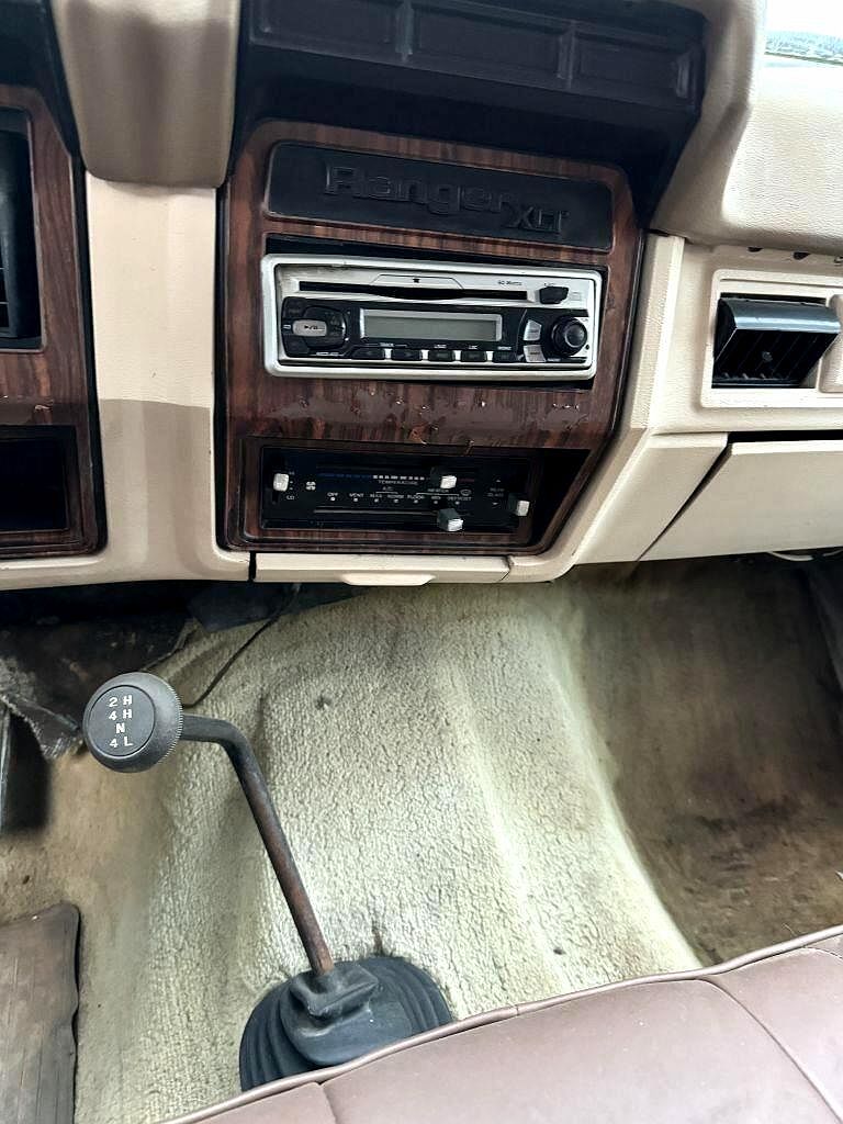1981 Ford Bronco null image 29