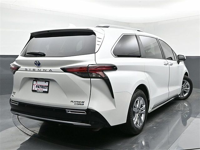 2023 Toyota Sienna Platinum image 4