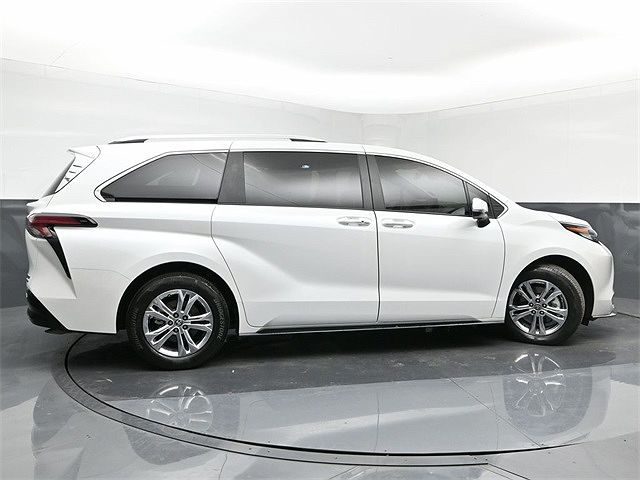 2023 Toyota Sienna Platinum image 5