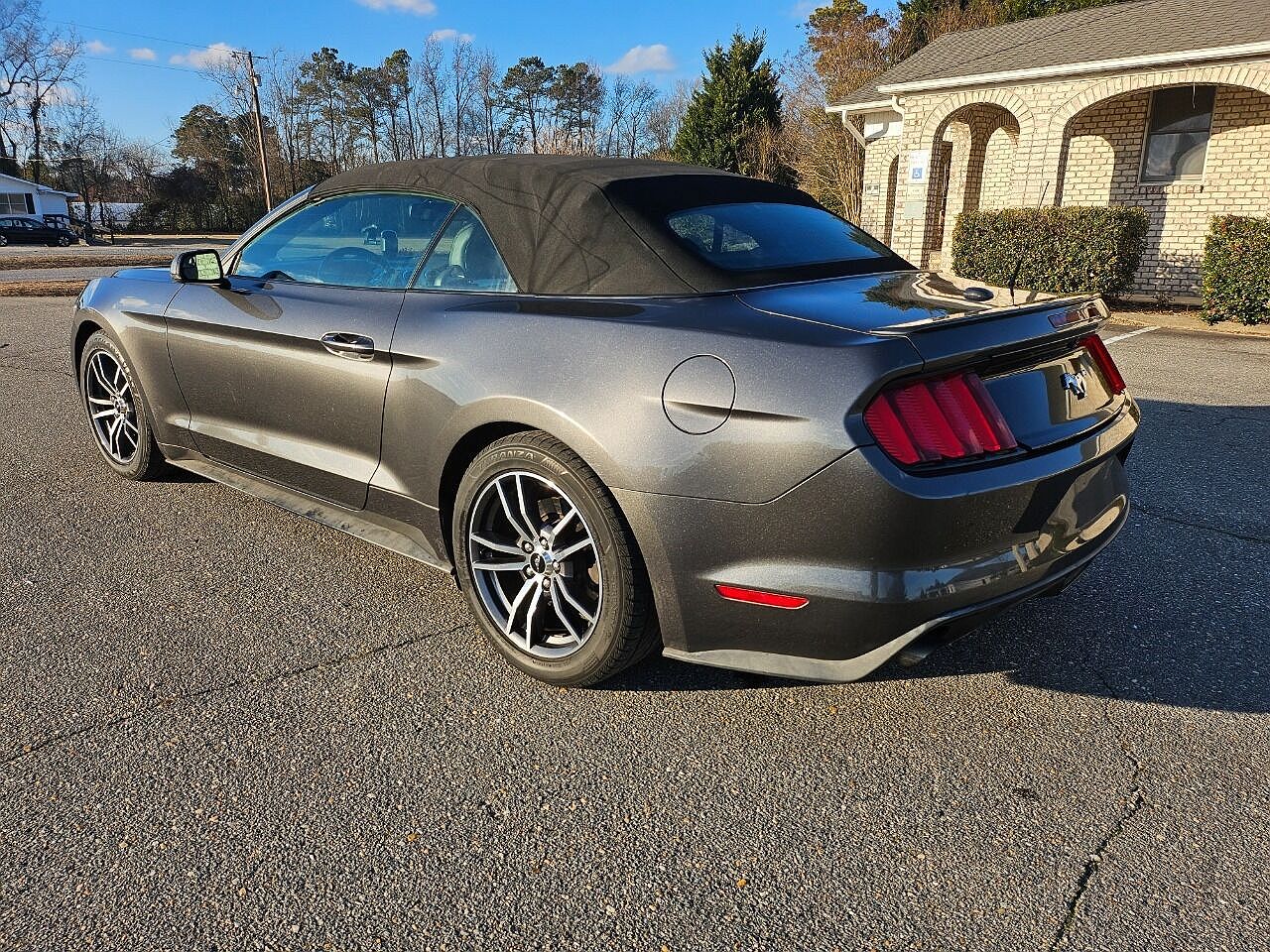 2015 Ford Mustang null image 21
