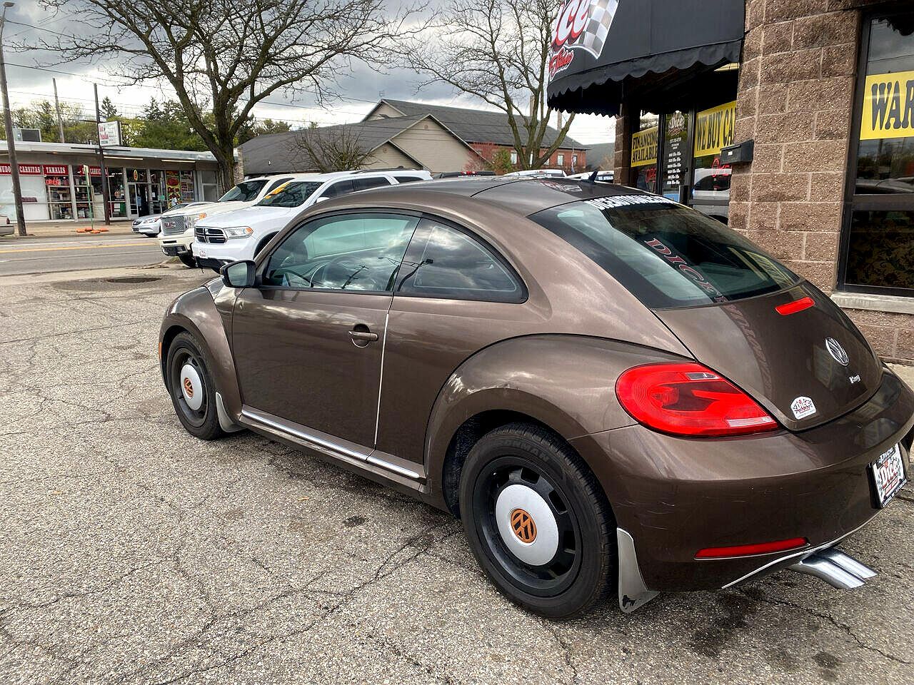 2012 Volkswagen Beetle Base image 3