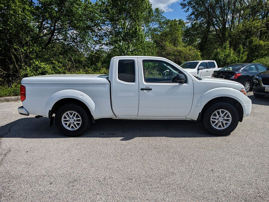 2019 Nissan Frontier SV image 2