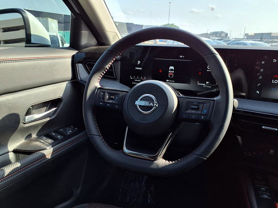 2025 Nissan Kicks SR photo 10