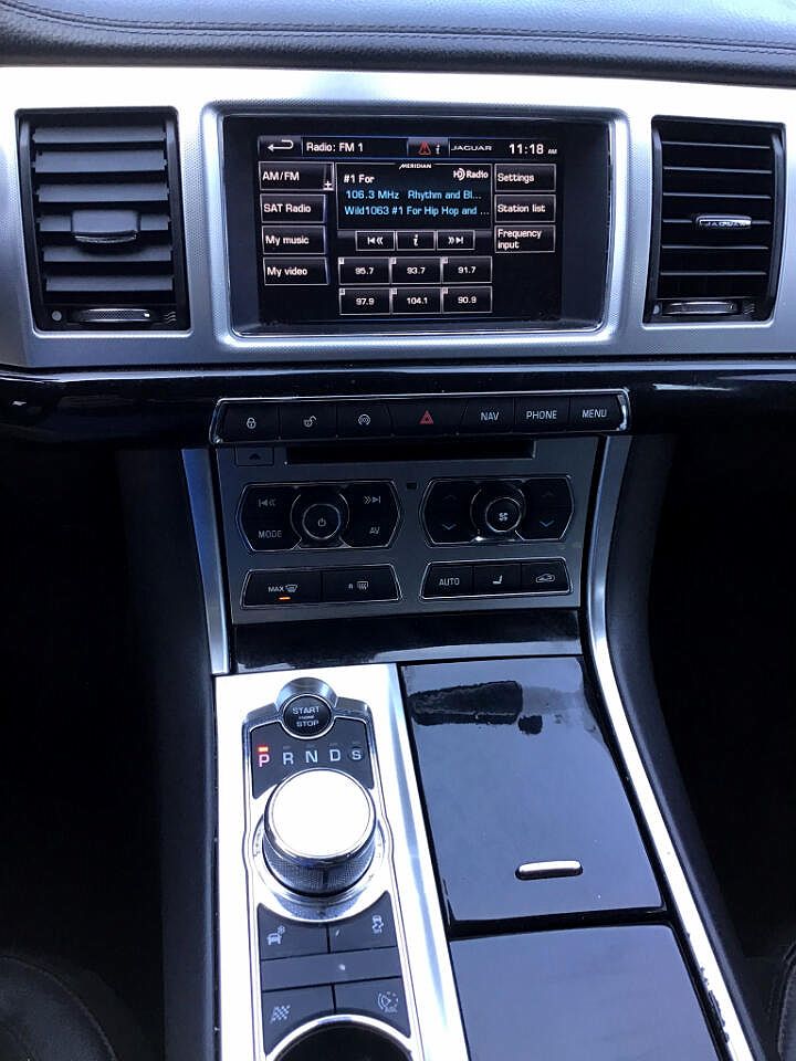 2015 Jaguar XF Sport image 13